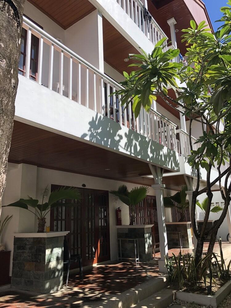 Hey Jude Resort Hotel Balabag  Экстерьер фото