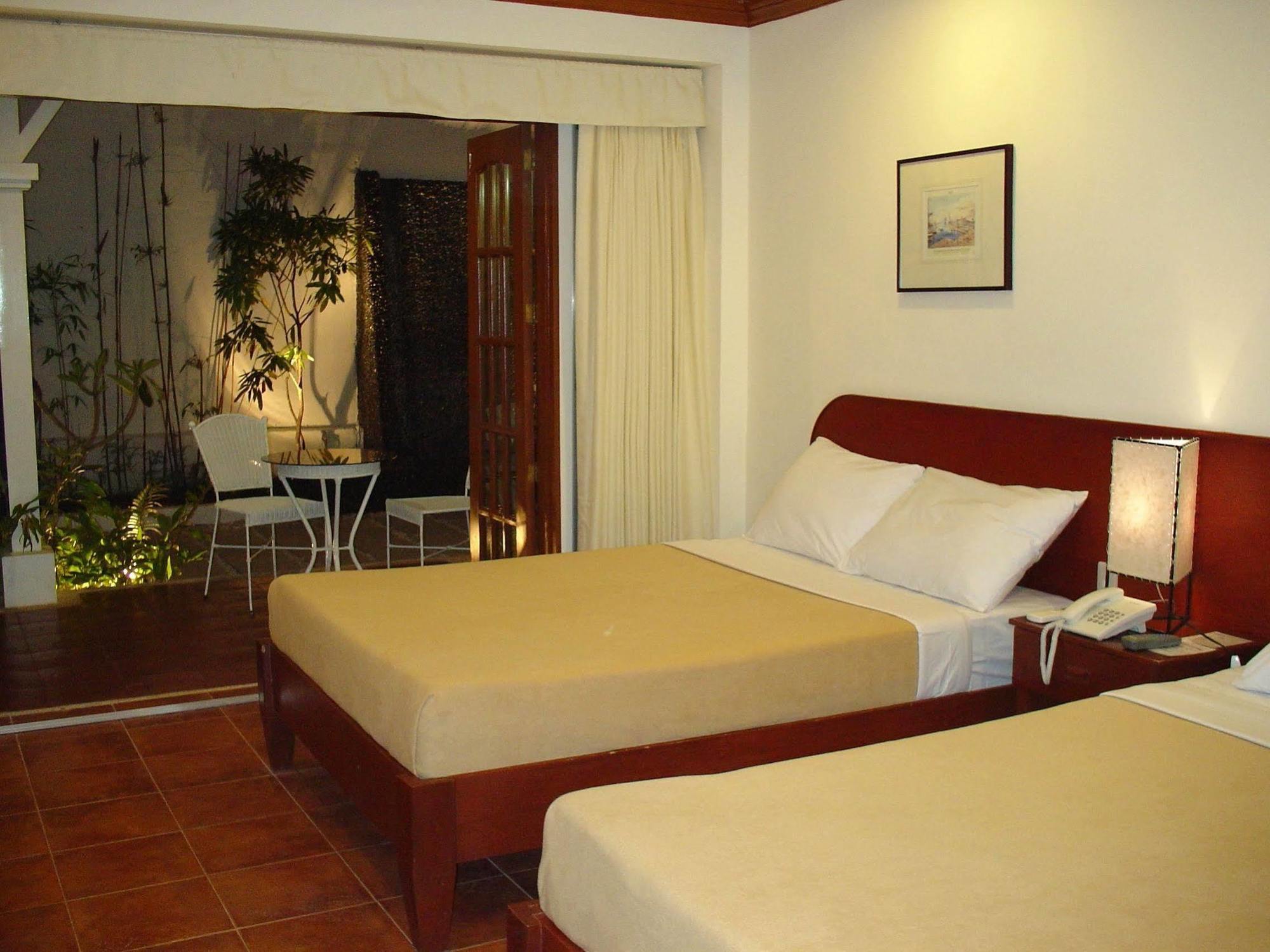 Hey Jude Resort Hotel Balabag  Экстерьер фото